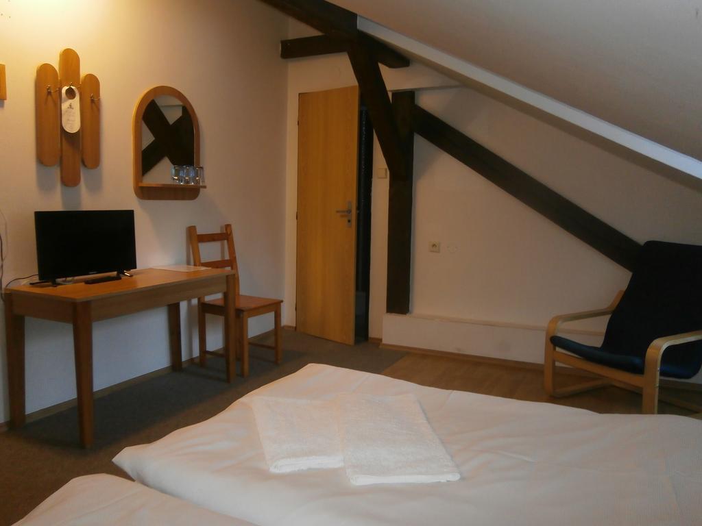 Jindrichov Hotel Dzban מראה חיצוני תמונה
