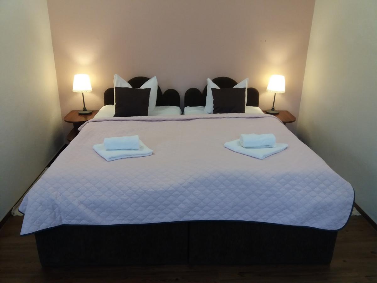 Jindrichov Hotel Dzban מראה חיצוני תמונה