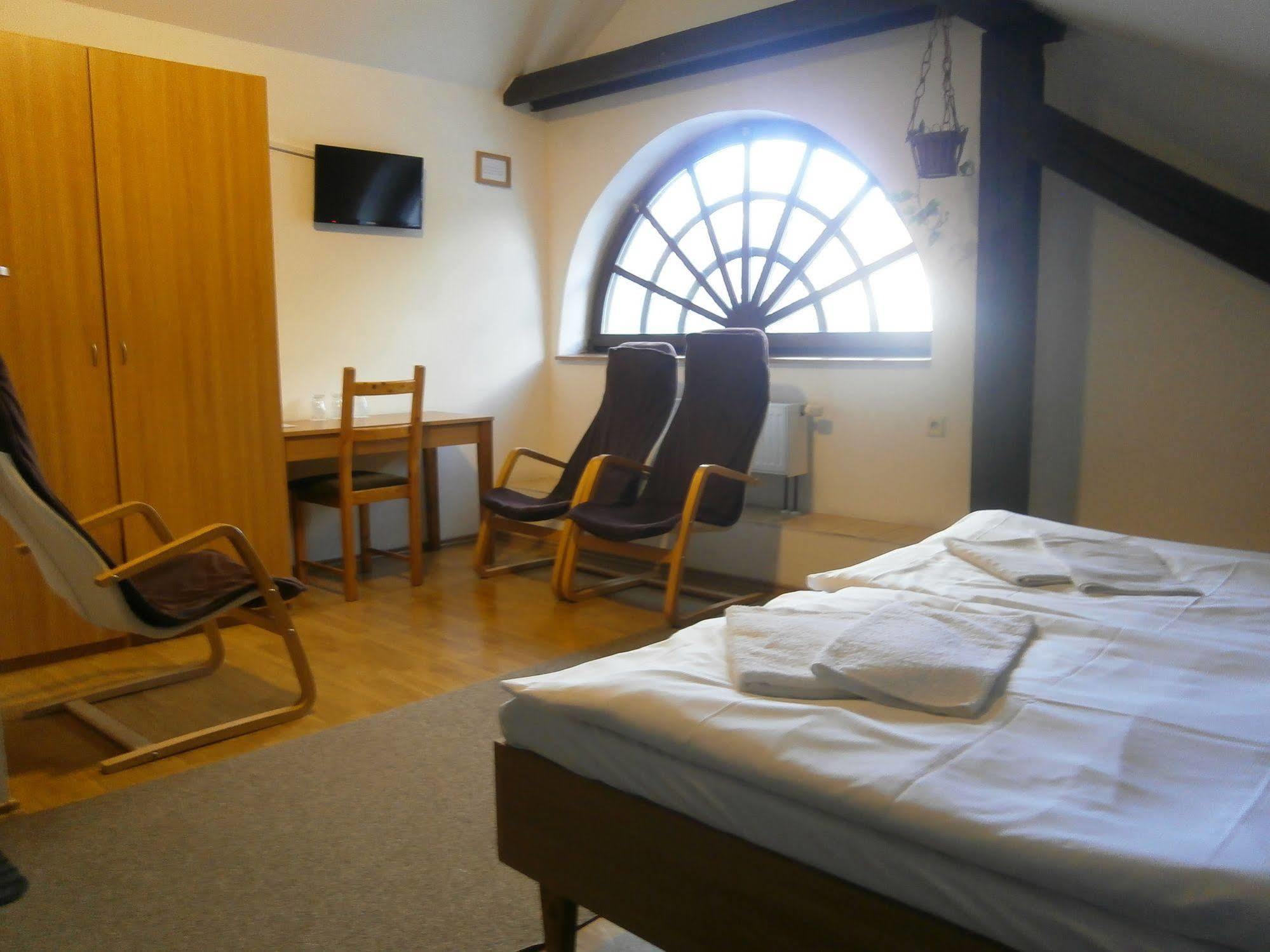 Jindrichov Hotel Dzban מראה חיצוני תמונה