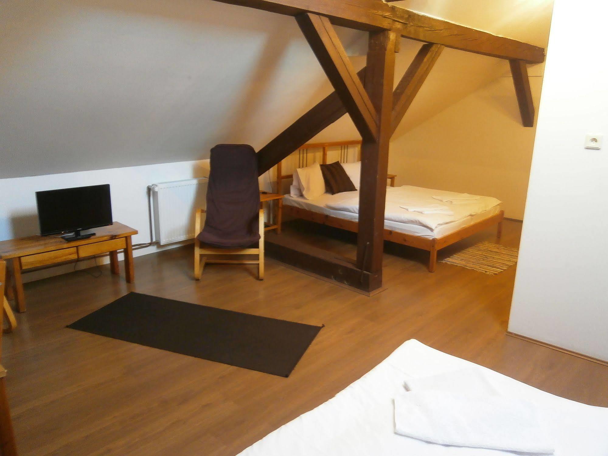Jindrichov Hotel Dzban מראה חיצוני תמונה