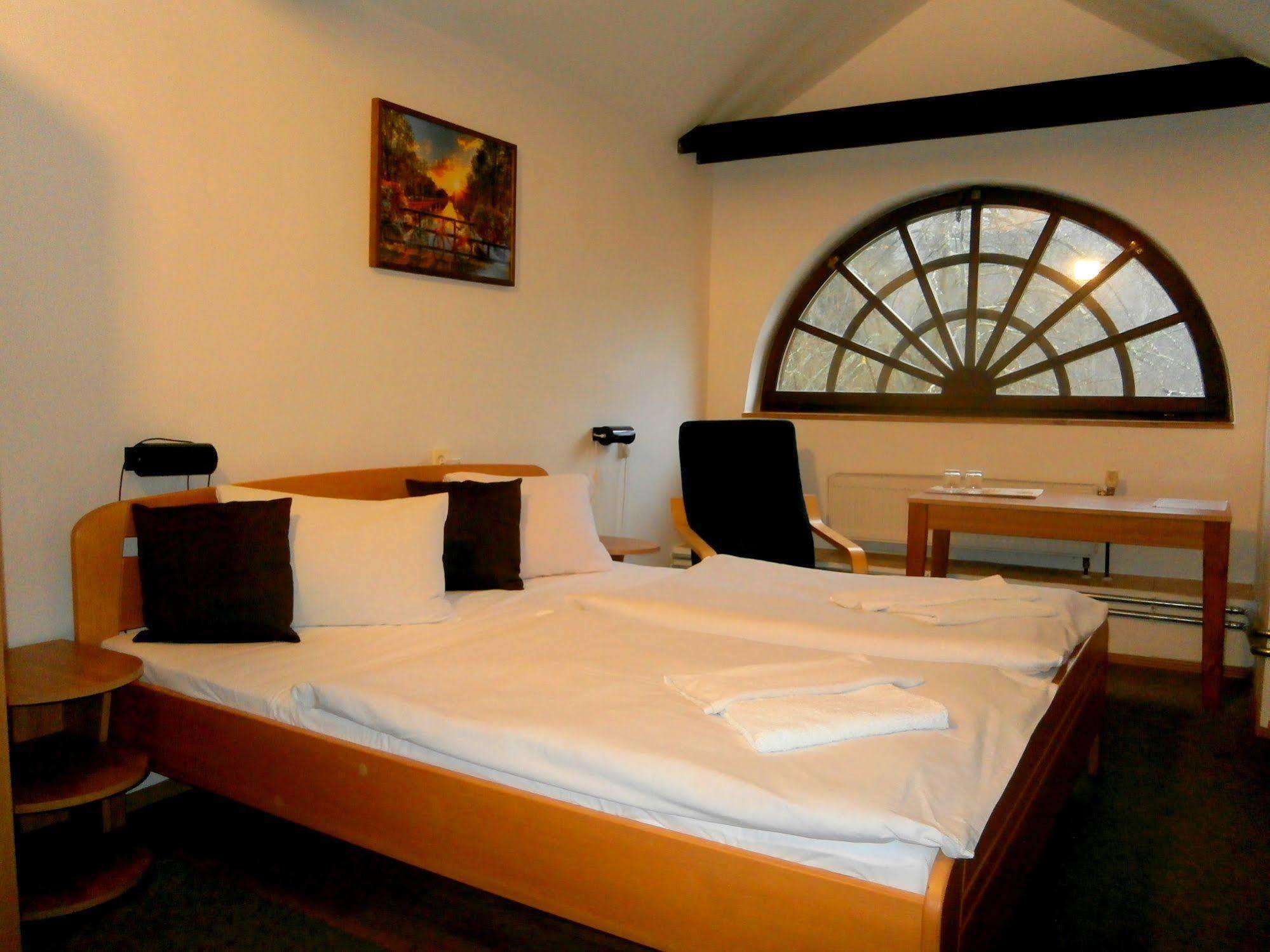 Jindrichov Hotel Dzban מראה חיצוני תמונה