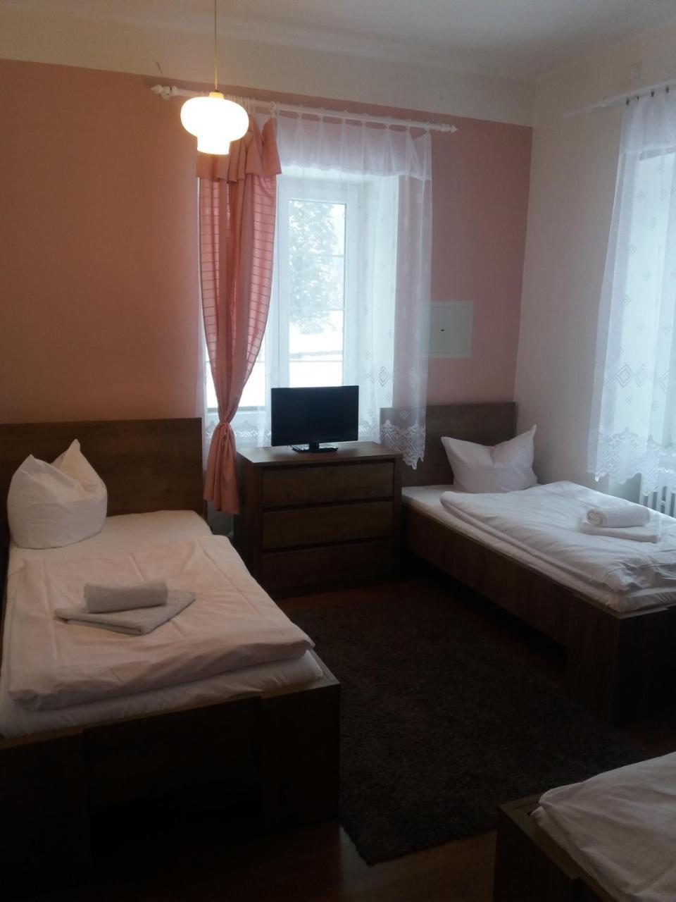Jindrichov Hotel Dzban מראה חיצוני תמונה