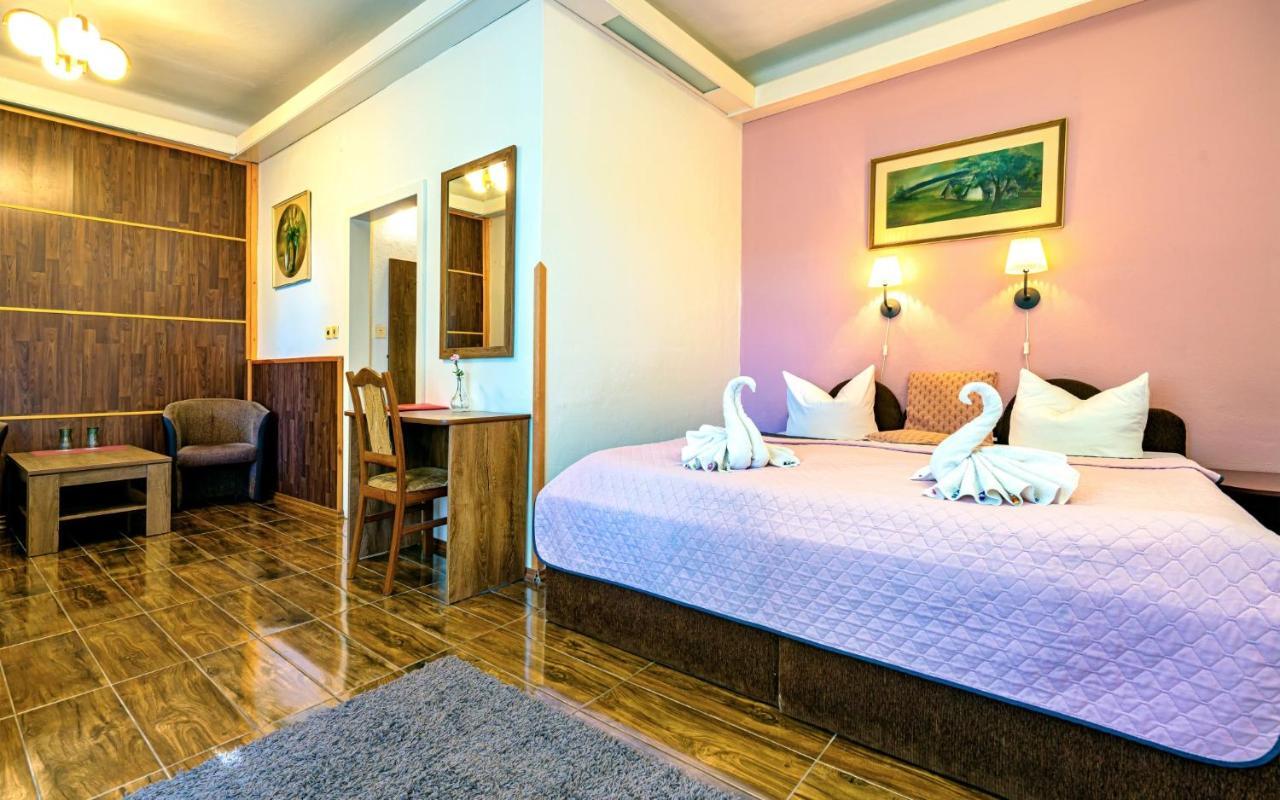 Jindrichov Hotel Dzban מראה חיצוני תמונה